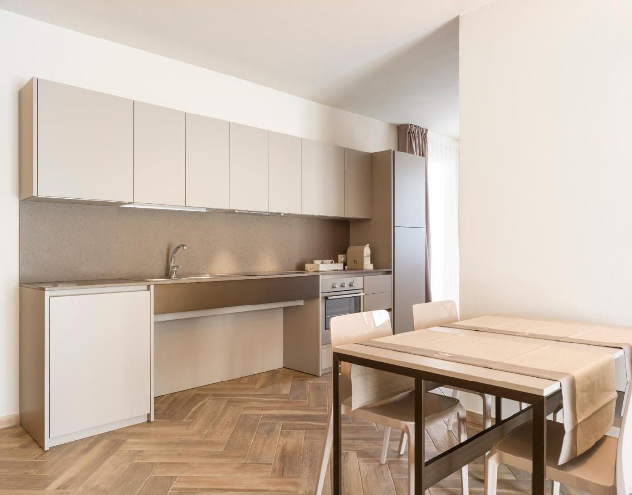 Appartamento Superior con Balcone e Vista Lago